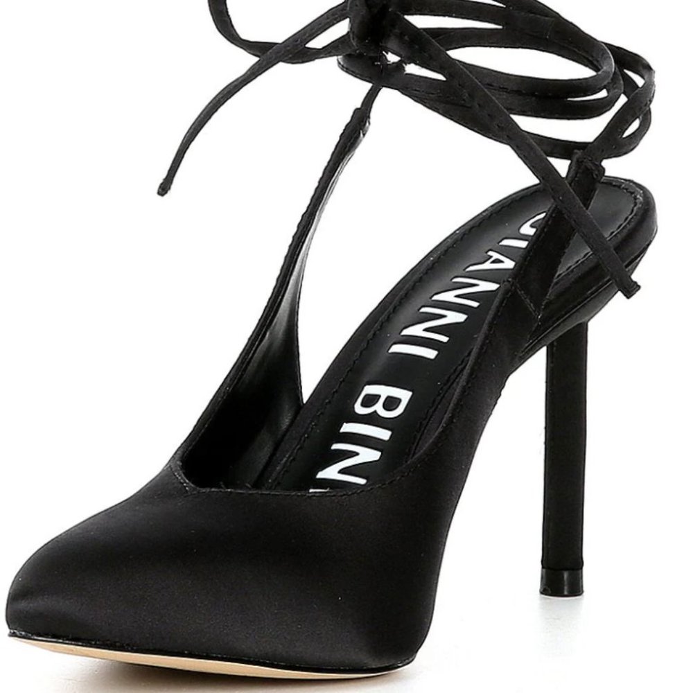 NIB Gianni Bini Satin Pointed Toe Black Pumps